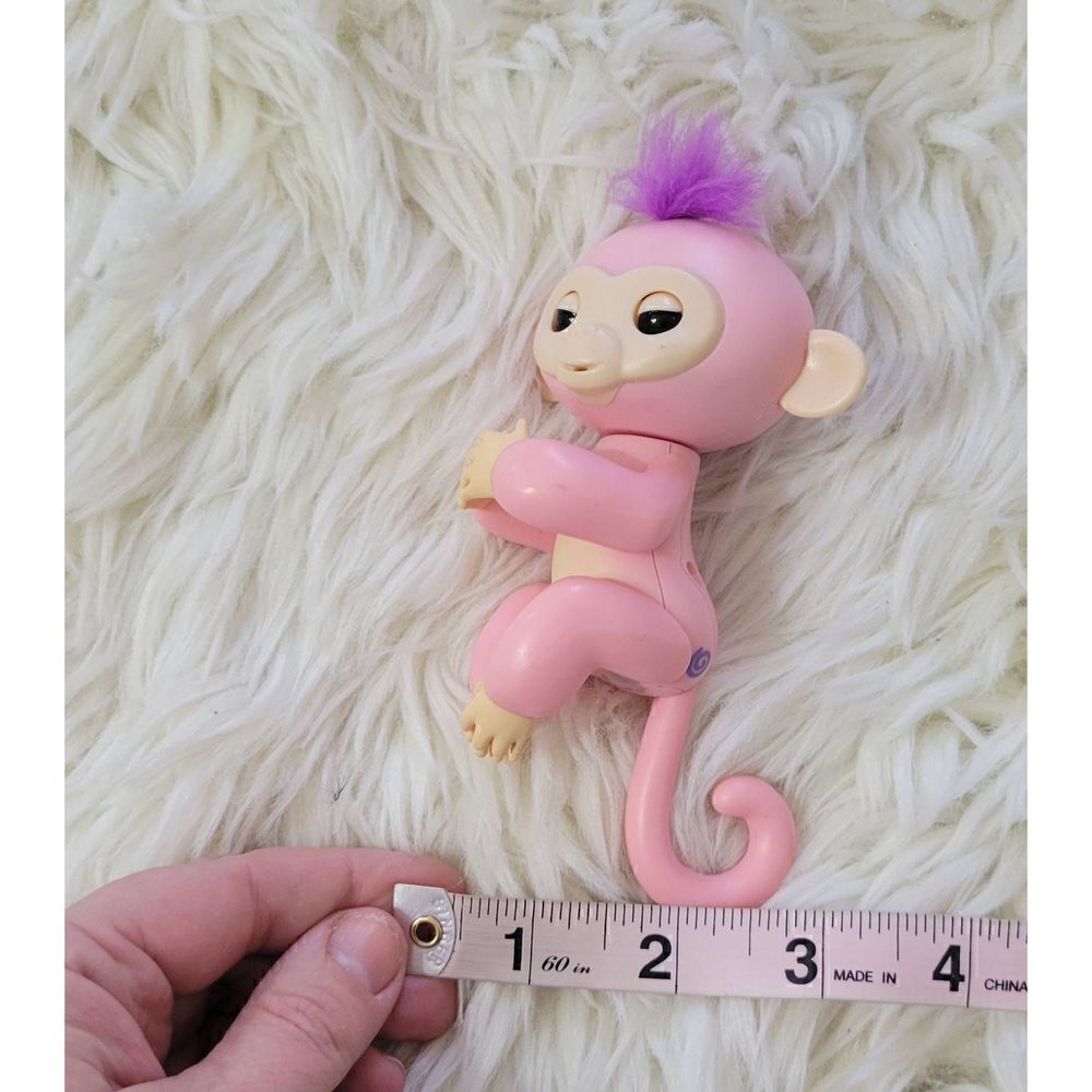 WowWee Fingerlings Bella Interactive Baby Monkey Toy Works - Picture 7 of 7